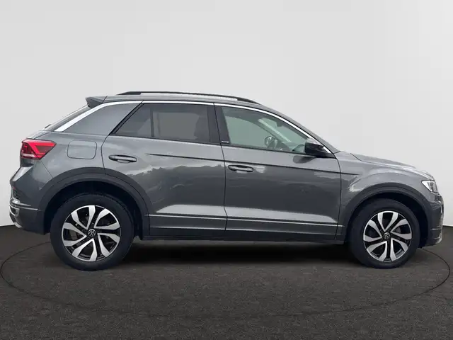 Volkswagen T-Roc view 7