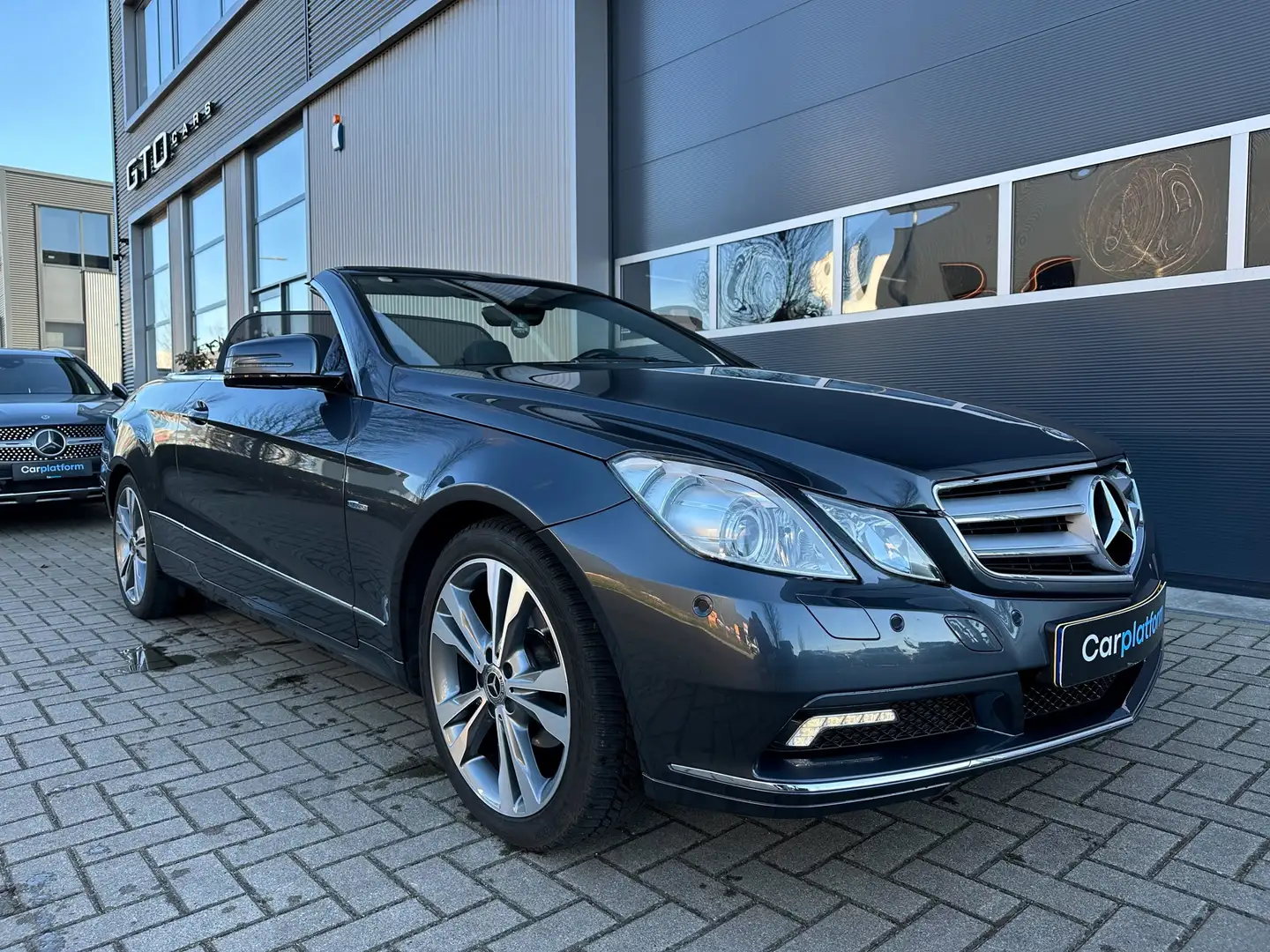 Mercedes-Benz E 250 Cabrio CGI Elegance | Nieuwstaat | Nek Verwarming Grijs - 2