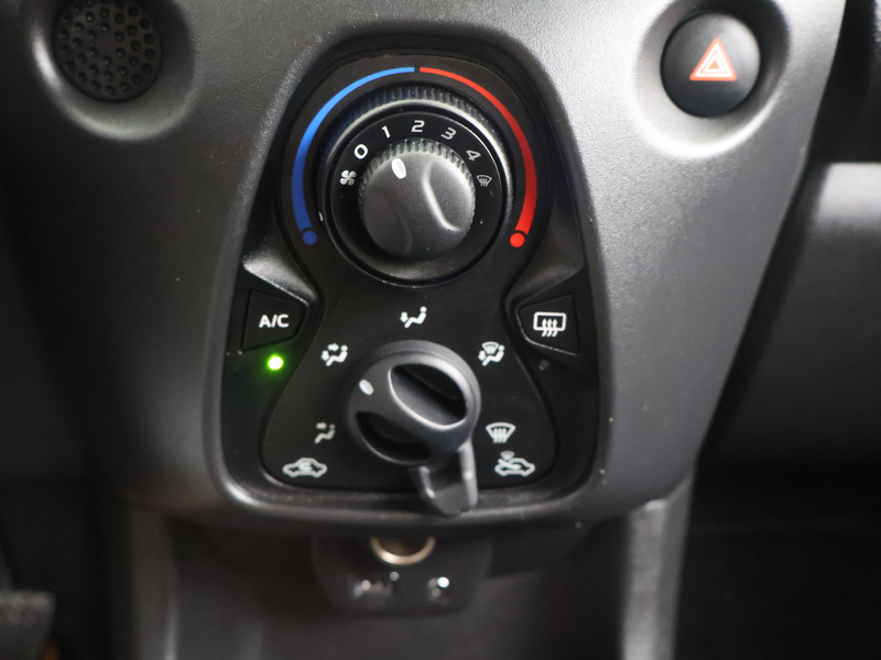 Toyota Aygo 1.0 VVT-i x-fun | Dealer onderhouden | Airco | Blu — photo 10