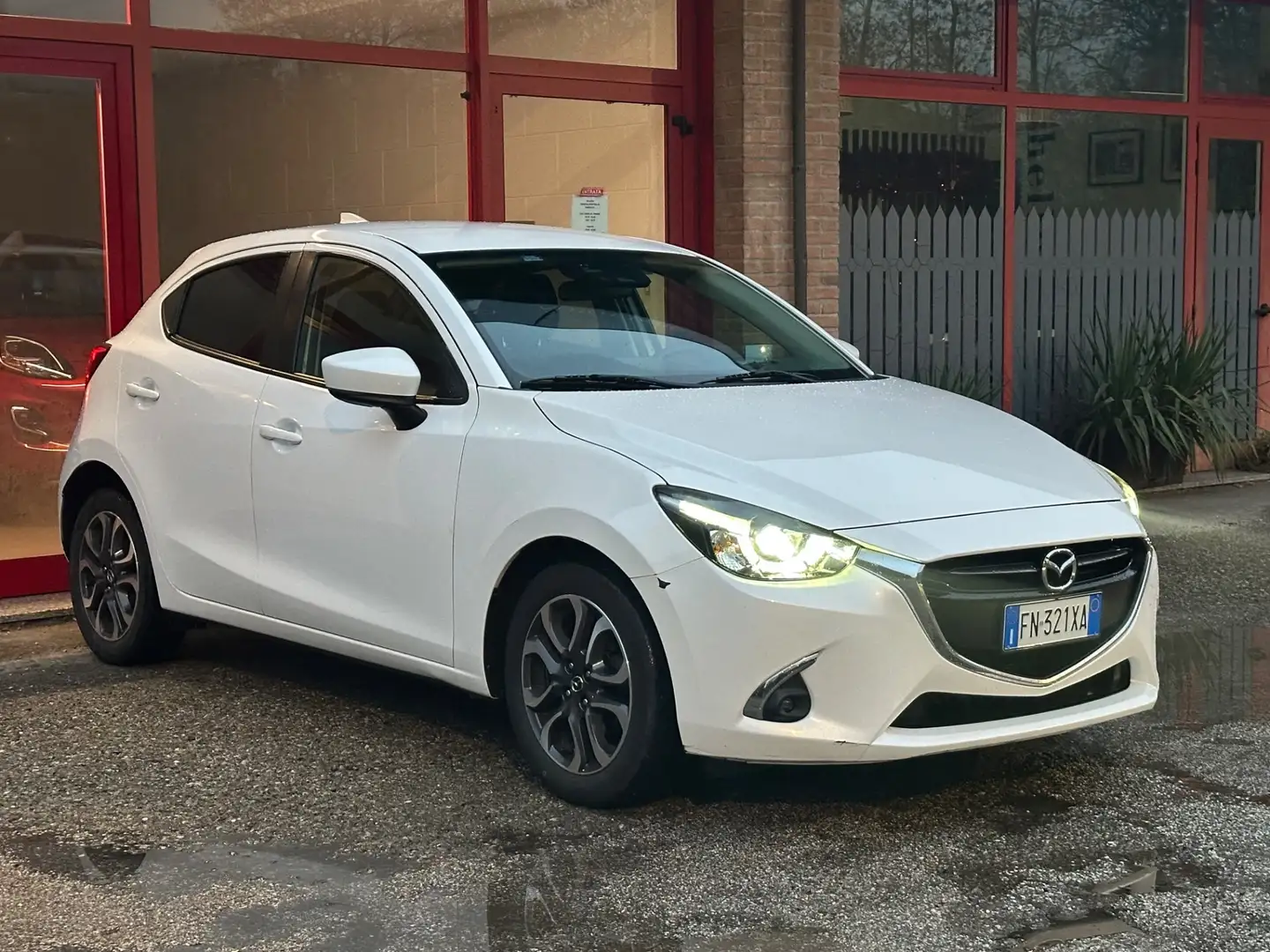 Mazda 2 Mazda2 1.5 Skyactiv-D 105 CV Evolve Bianco - 1