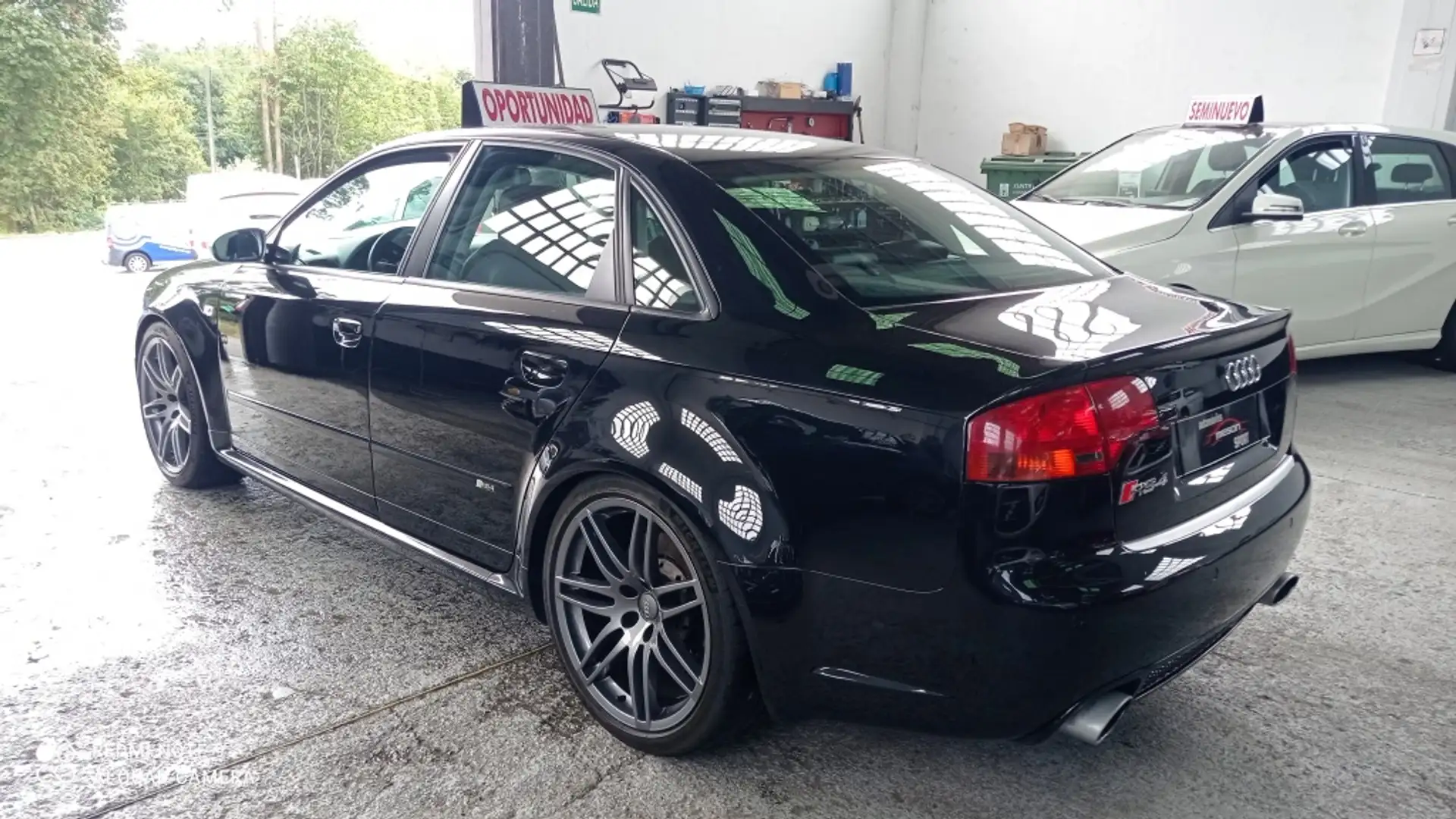 Audi RS4 4.2 V8 FSI quattro Schwarz - 2