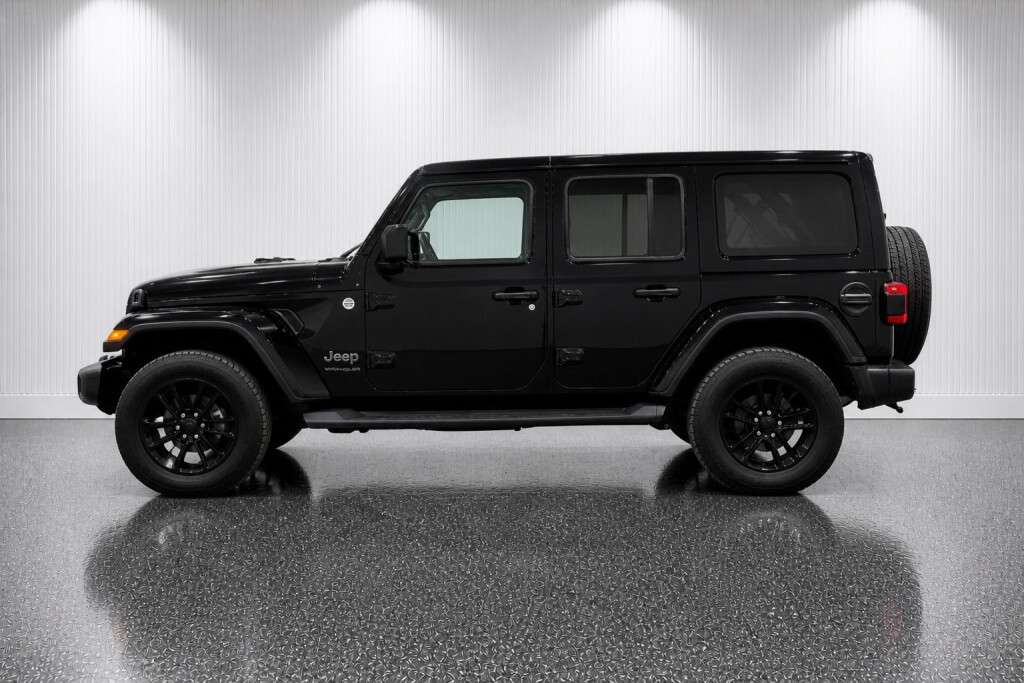 2023 Jeep Wrangler Sahara Altitude | CLEAN CARFAX | LOW KMS — снимка 1
