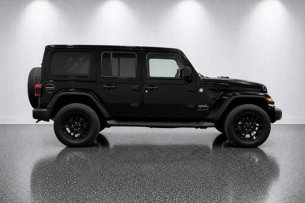 2023 Jeep Wrangler Sahara Altitude | CLEAN CARFAX | LOW KMS — снимка 1