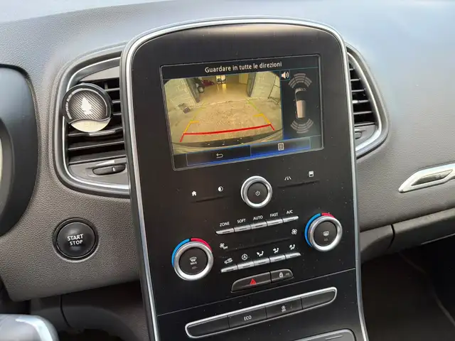 Renault Scenic view 15