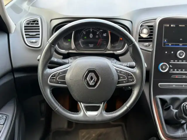 Renault Scenic view 13