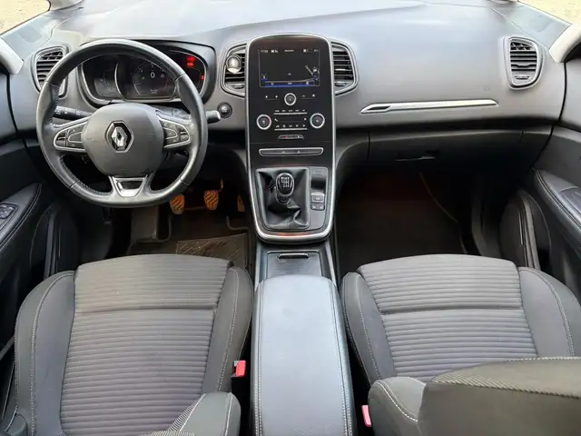 Renault Scenic view 12