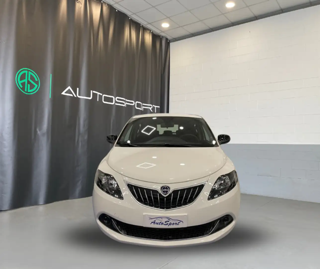 Lancia Ypsilon 1.0 FireFly 5 porte S&S Hybrid Platino Bianco - 2