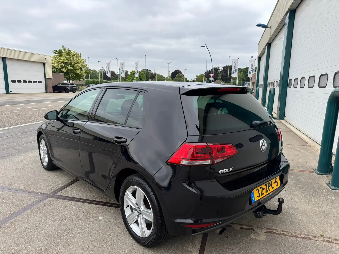 Volkswagen Golf 1.2 TSI Highline Automaat ! Apple Carplay ! Zwart - 2