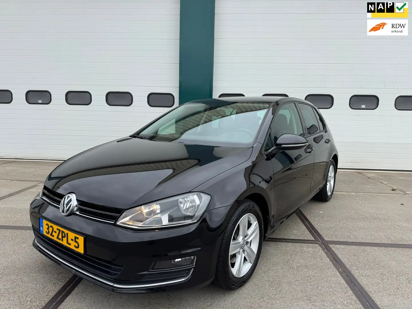 Volkswagen Golf 1.2 TSI Highline Automaat ! Apple Carplay ! Zwart - 1
