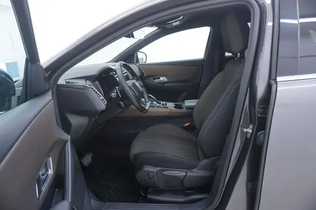 DS Automobiles DS 7 Crossback view 10