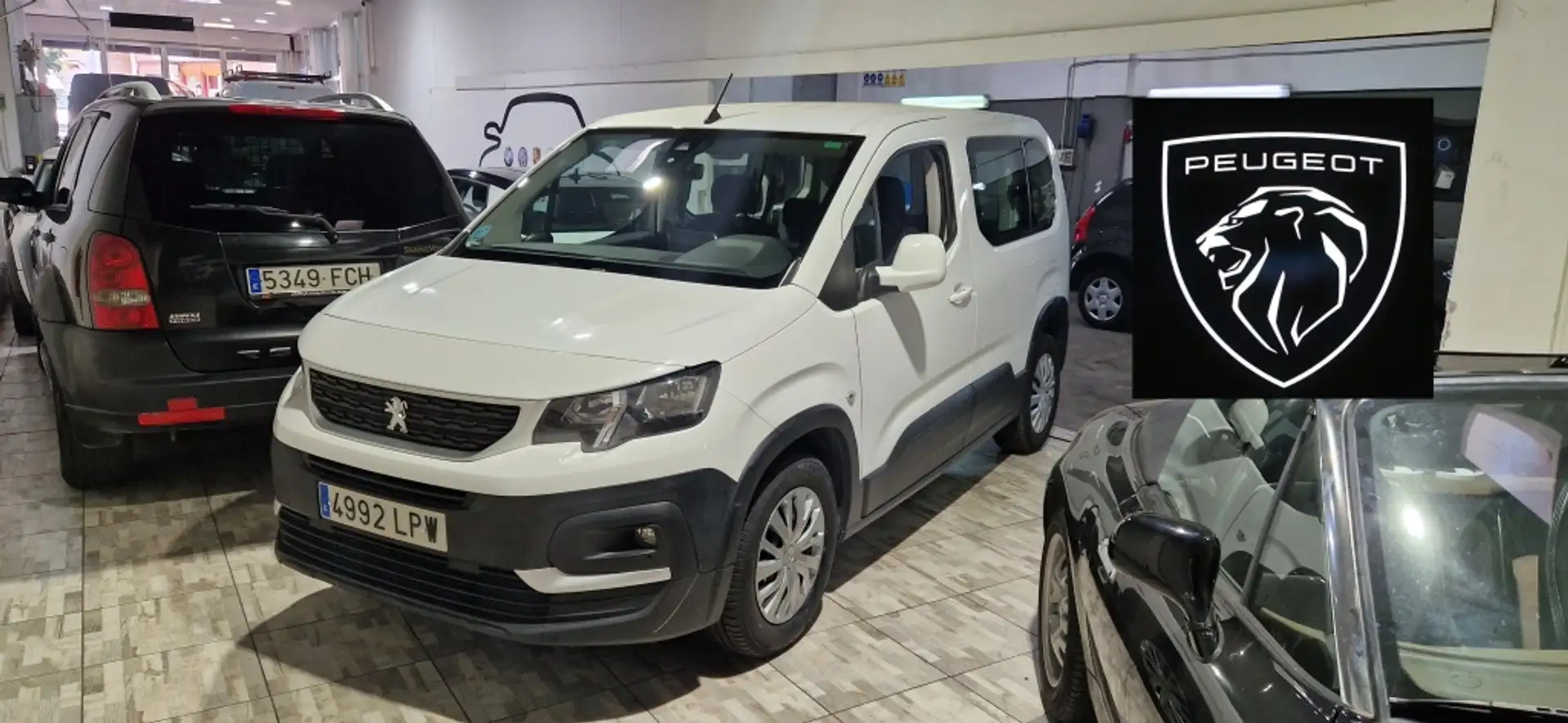 Peugeot Rifter 1.5BlueHDi S&S Standard Active Pack 100 Wit - 1