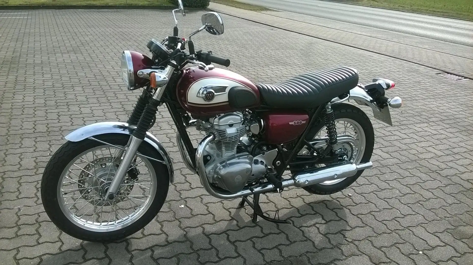 Kawasaki W 800 Rojo - 1