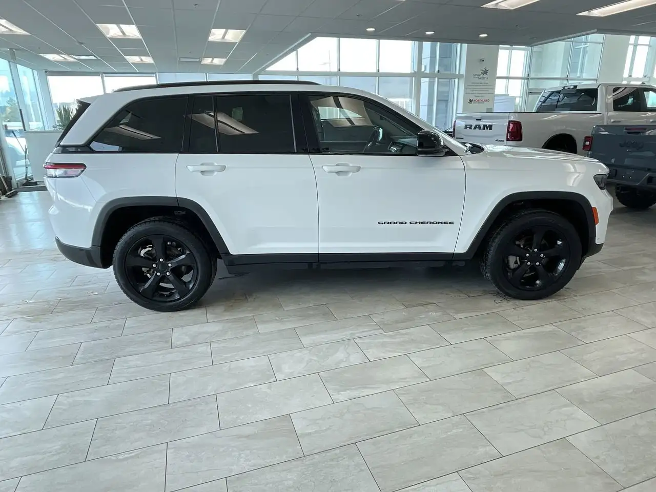 Jeep Grand Cherokee снимка Jeep Grand Cherokee