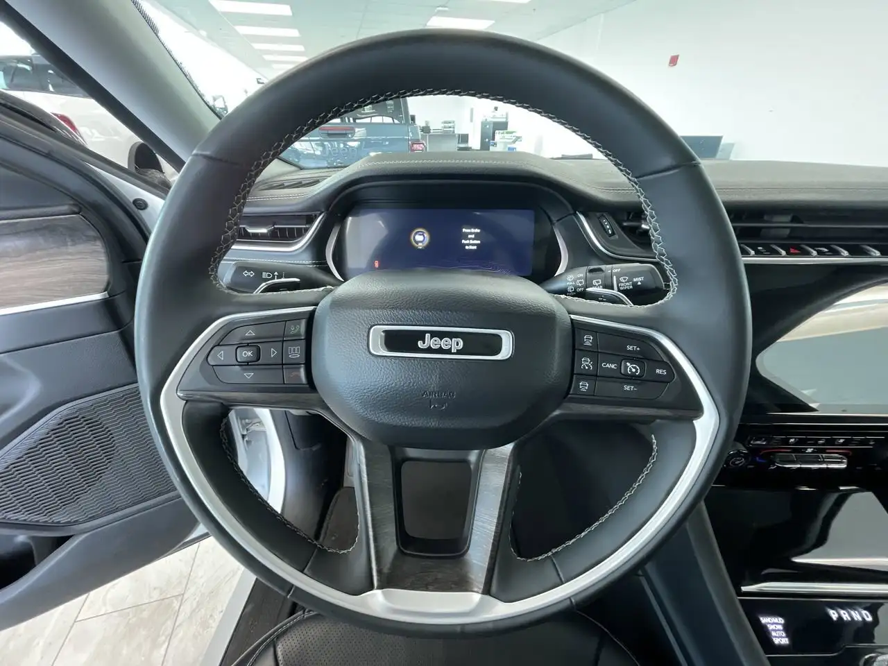 Jeep Grand Cherokee снимка Jeep Grand Cherokee