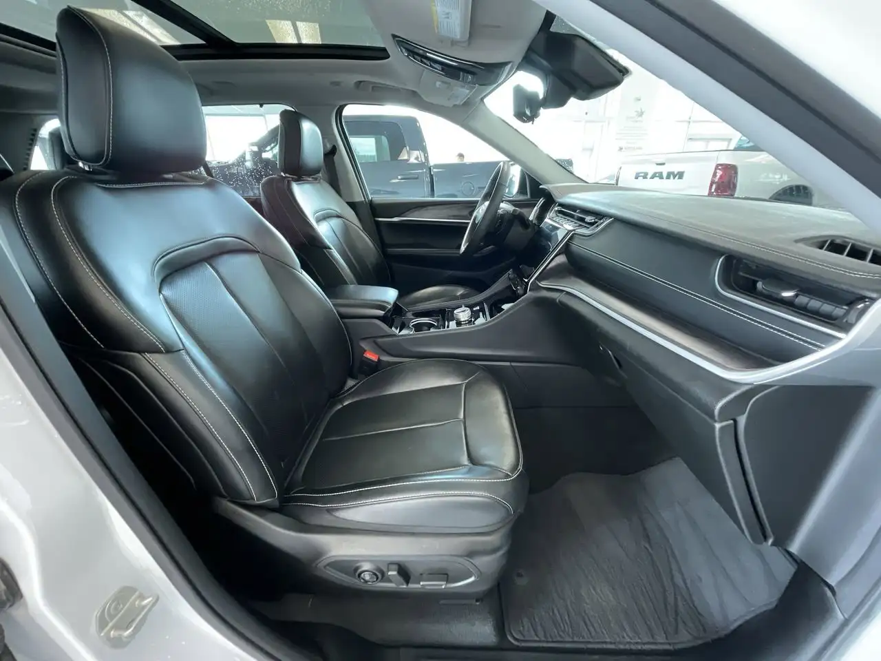 Jeep Grand Cherokee снимка Jeep Grand Cherokee