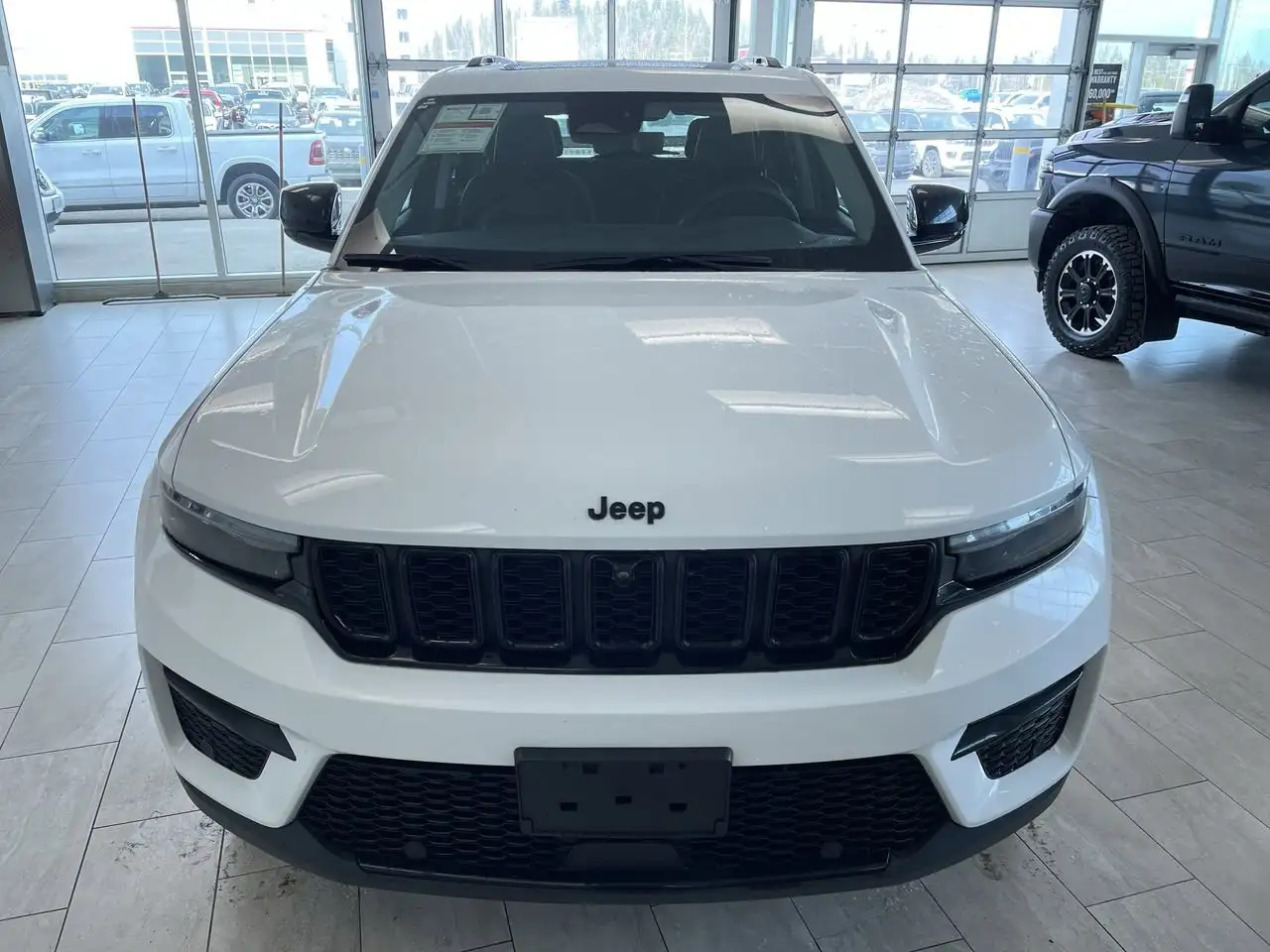 Jeep Grand Cherokee снимка Jeep Grand Cherokee