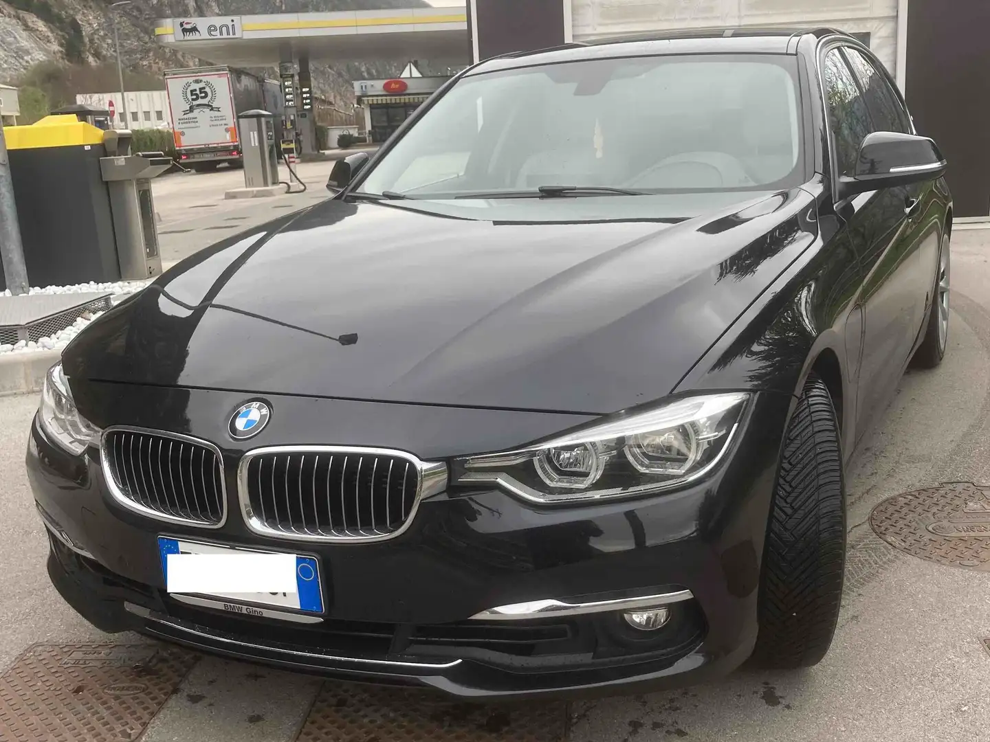 BMW 330 330e Luxury auto Zwart - 2