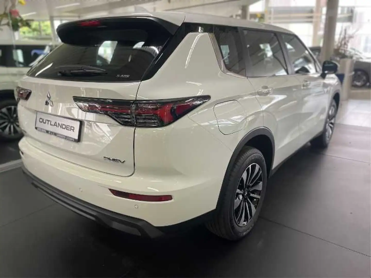 Mitsubishi Outlander 2.4L PHEV BASIS Weiß - 2