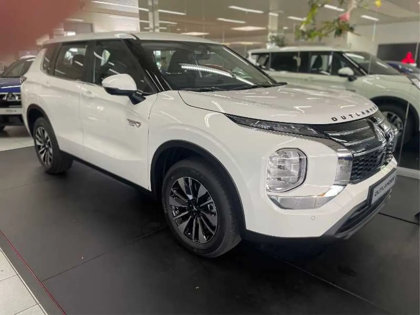 Mitsubishi Outlander 2.4L PHEV BASIS Weiß - 1