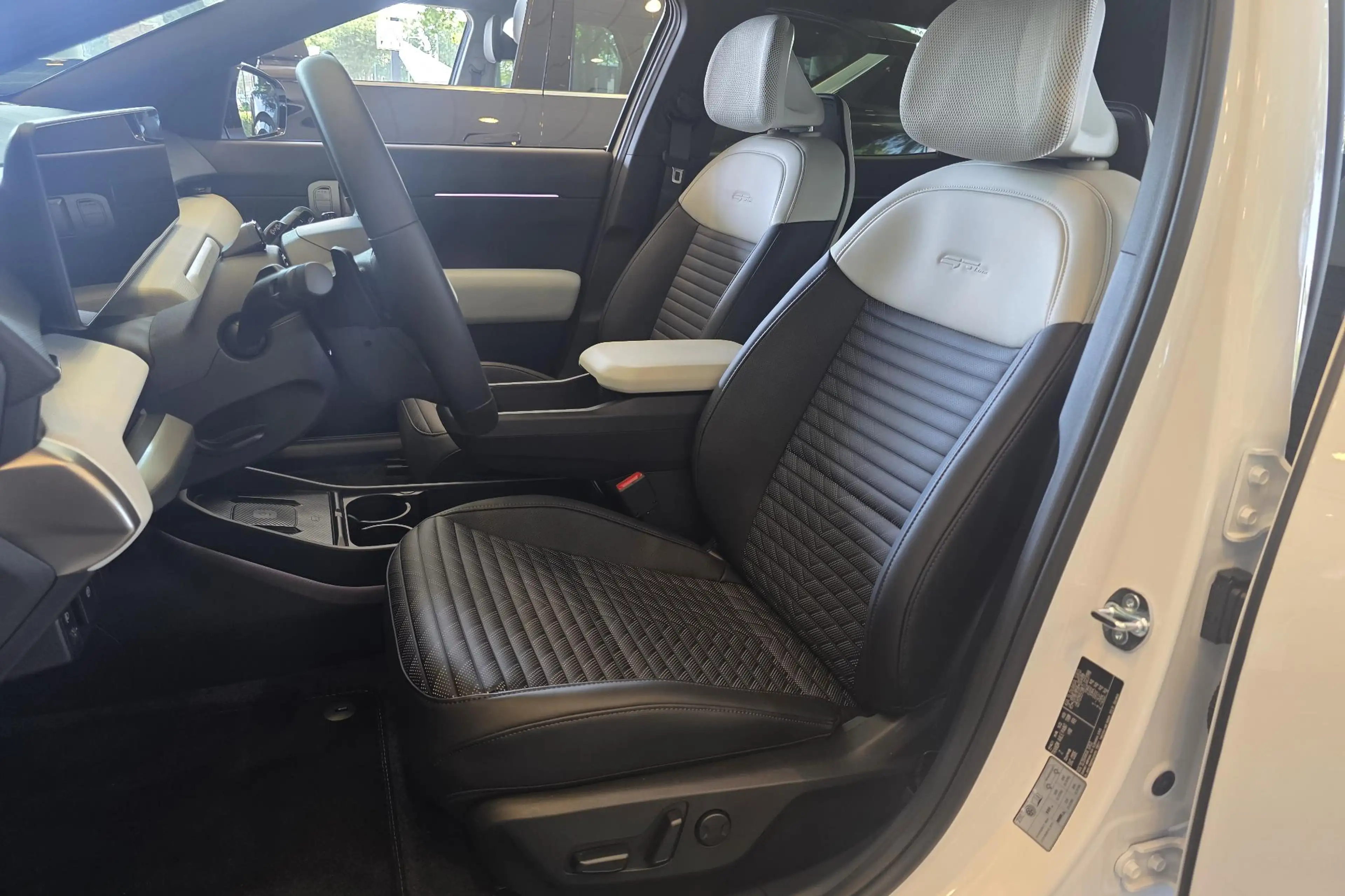 Kia EV4 GT-Line Business Edition 81.4 kWh | Rijklaar | Nie — photo 2
