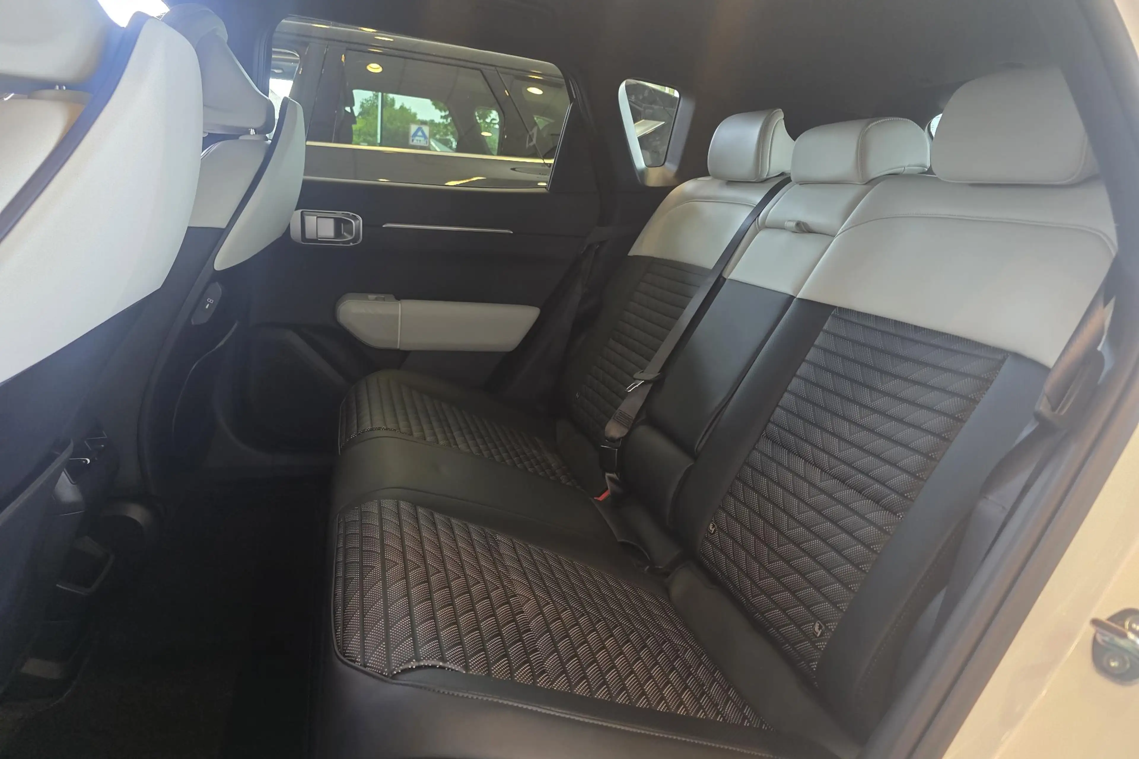 Kia EV4 GT-Line Business Edition 81.4 kWh | Rijklaar | Nie — photo 3