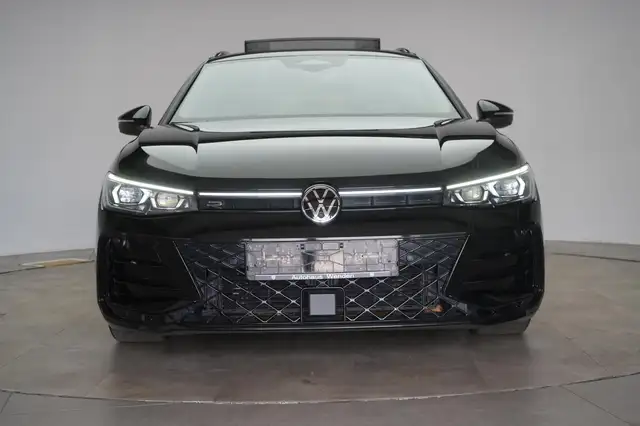 Volkswagen Passat view 2