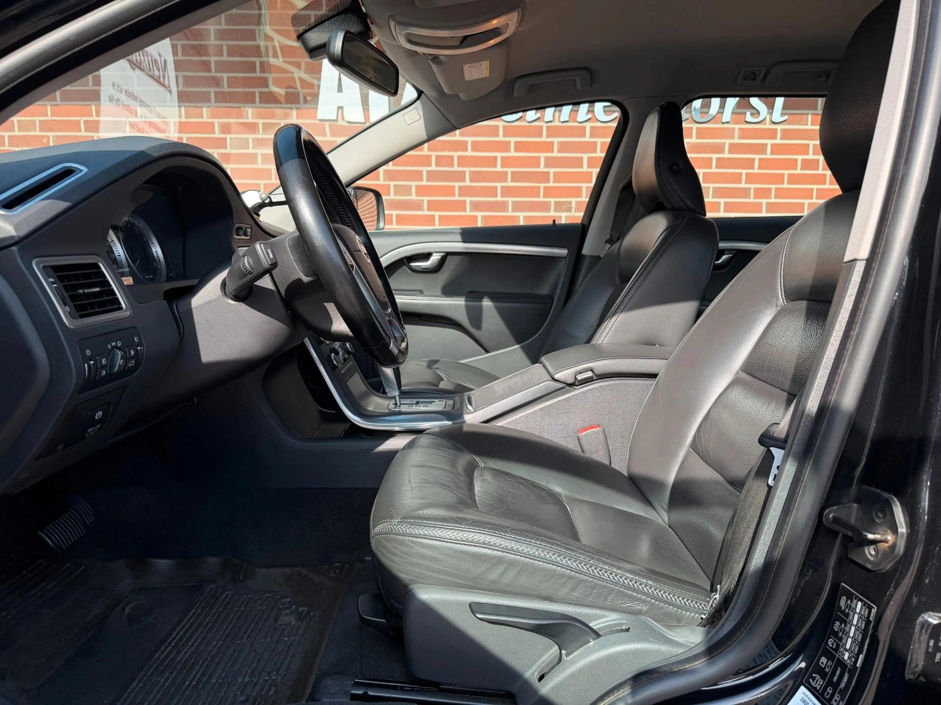 Volvo XC70 3.2 AHK*VIELE RECHNUNGEN BEI VOLVO* — photo 10