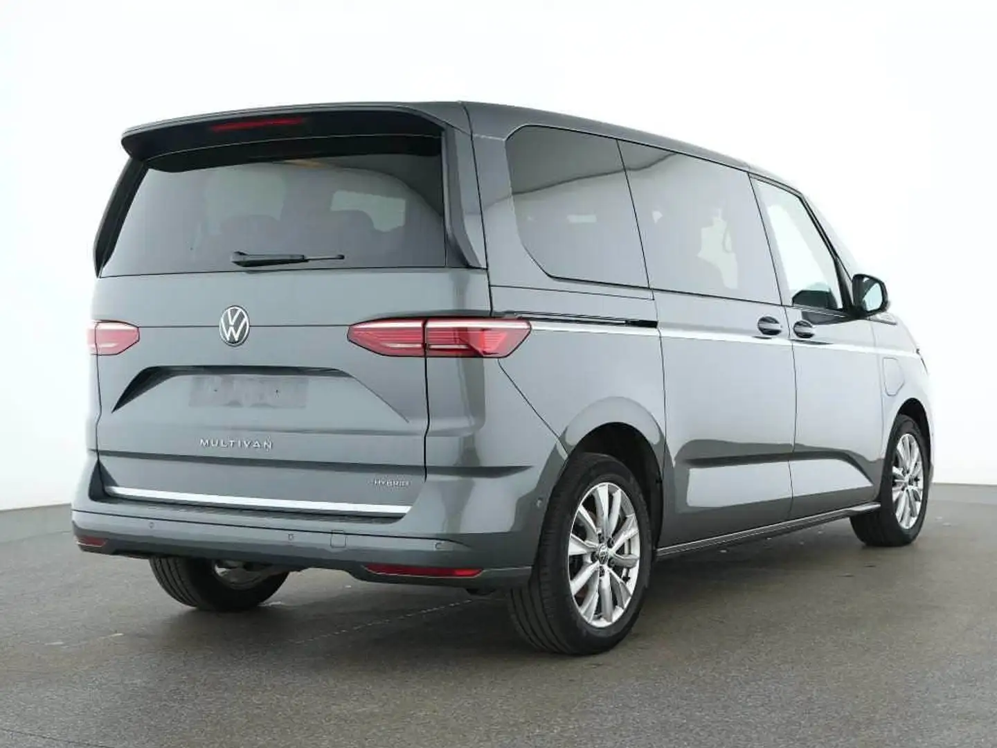 Volkswagen T7 Multivan eHybrid Style AHK Navi ACC Shz Sthz Grijs - 2