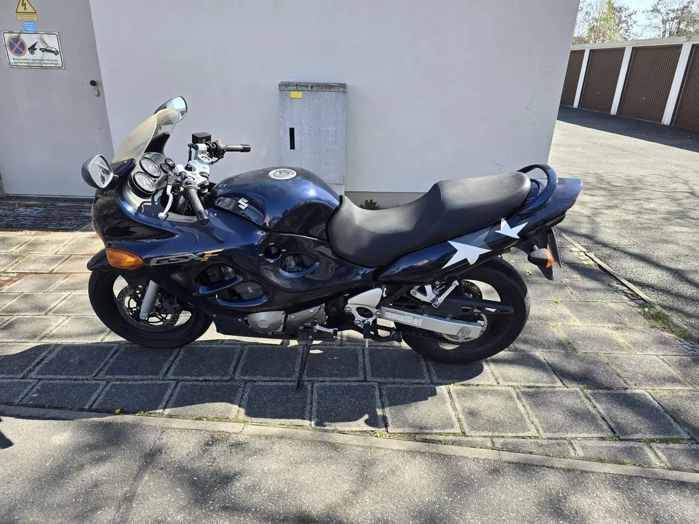 Suzuki GSX 750 Bleu - 2