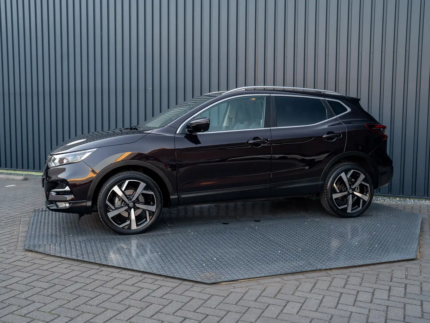 Nissan Qashqai 1.3 DIG-T Premium Edition | Leder | 360 Camera | P Mauve - 2
