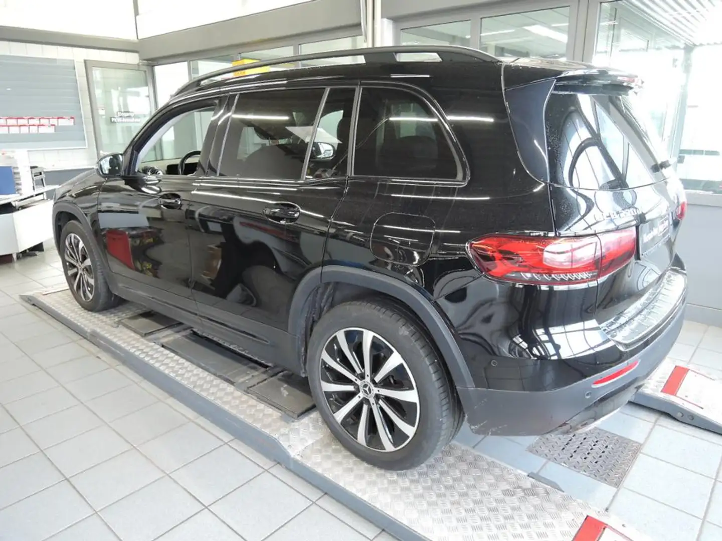 Mercedes-Benz GLB 220 d 4M Progressive/Night/Off-Road/LED/ Schwarz - 2