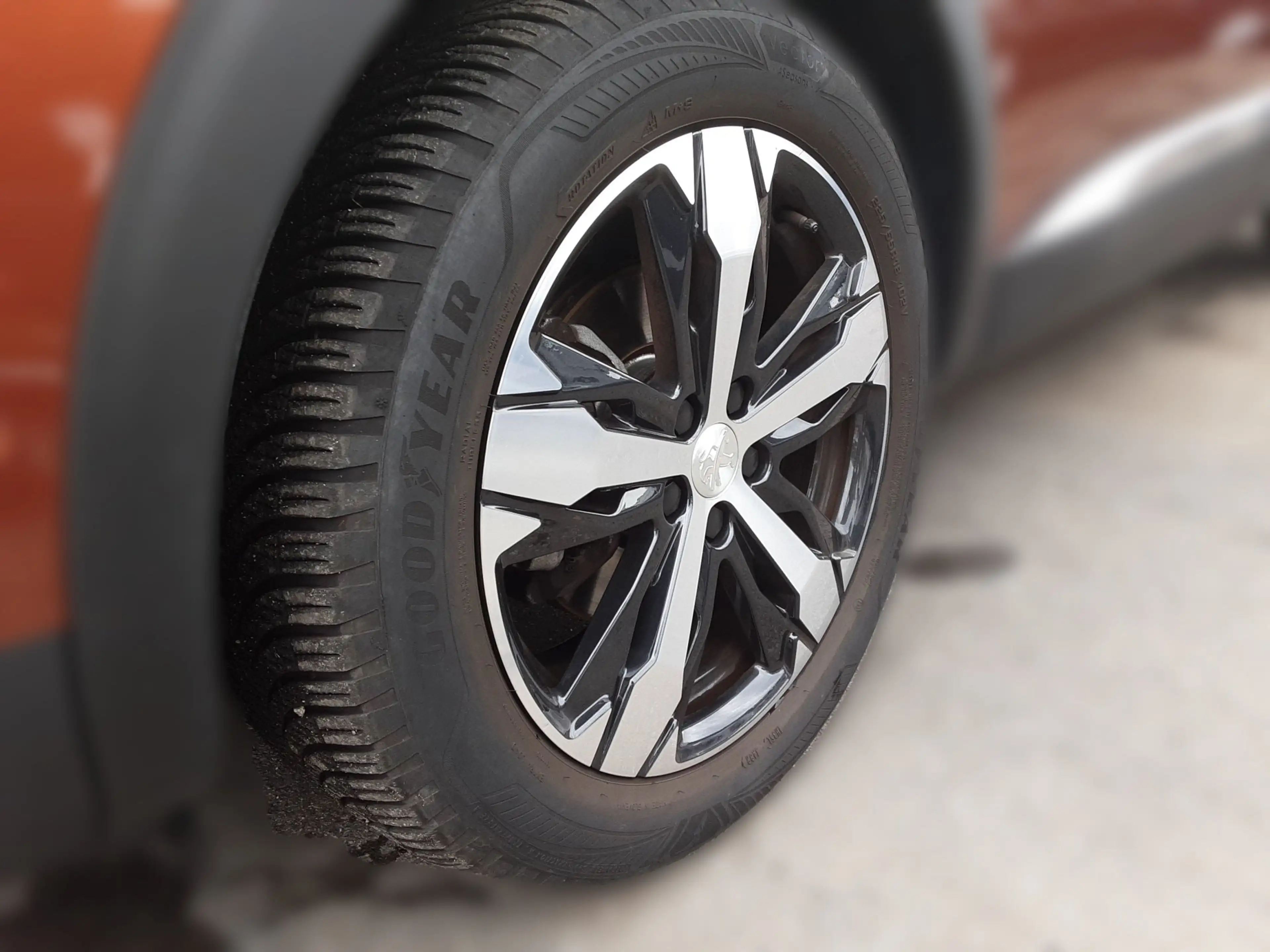Peugeot 5008 1.2 PureTech 130 Allure Pack ACC KeyLess LM — photo 5