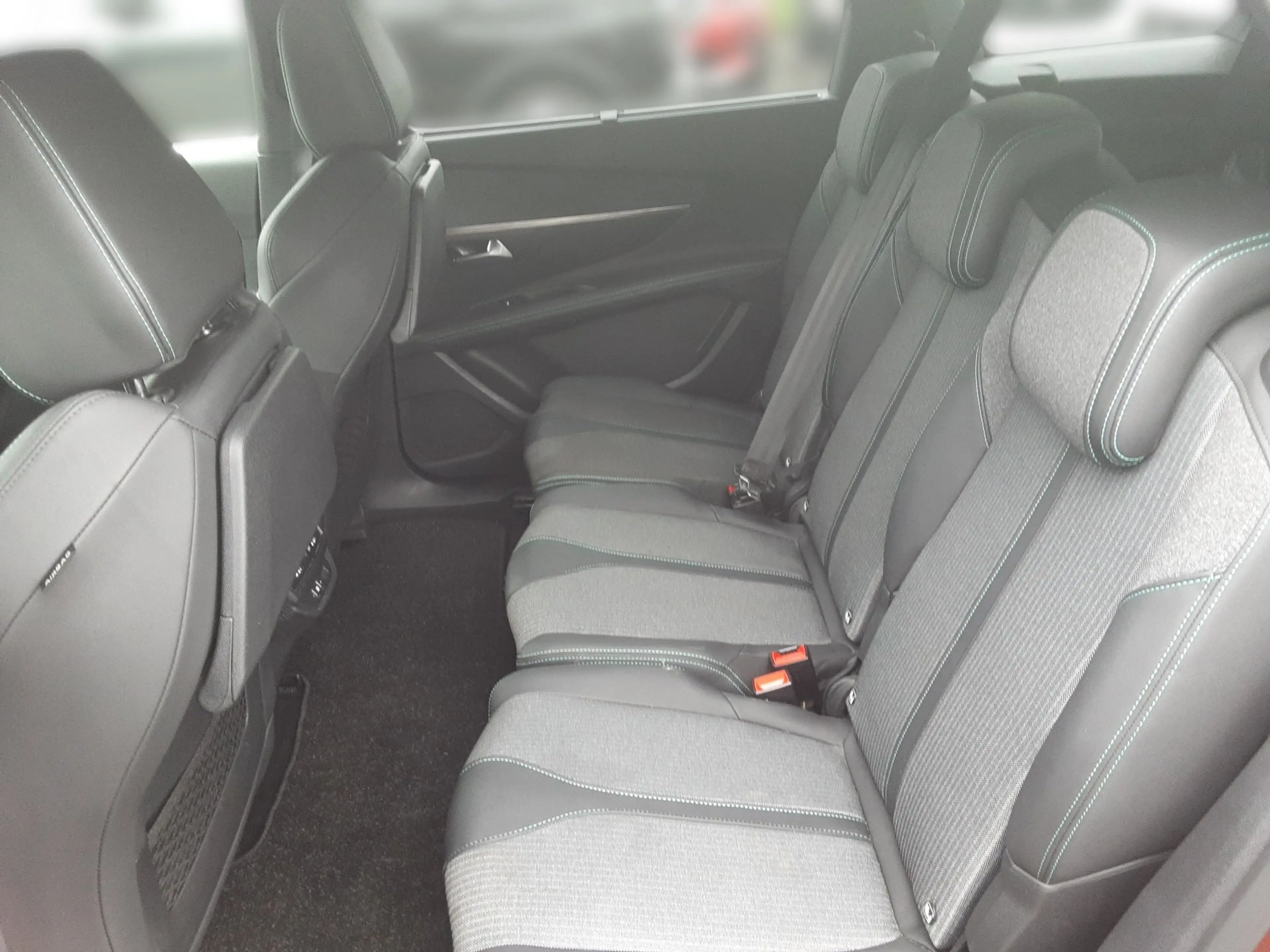 Peugeot 5008 1.2 PureTech 130 Allure Pack ACC KeyLess LM — photo 9