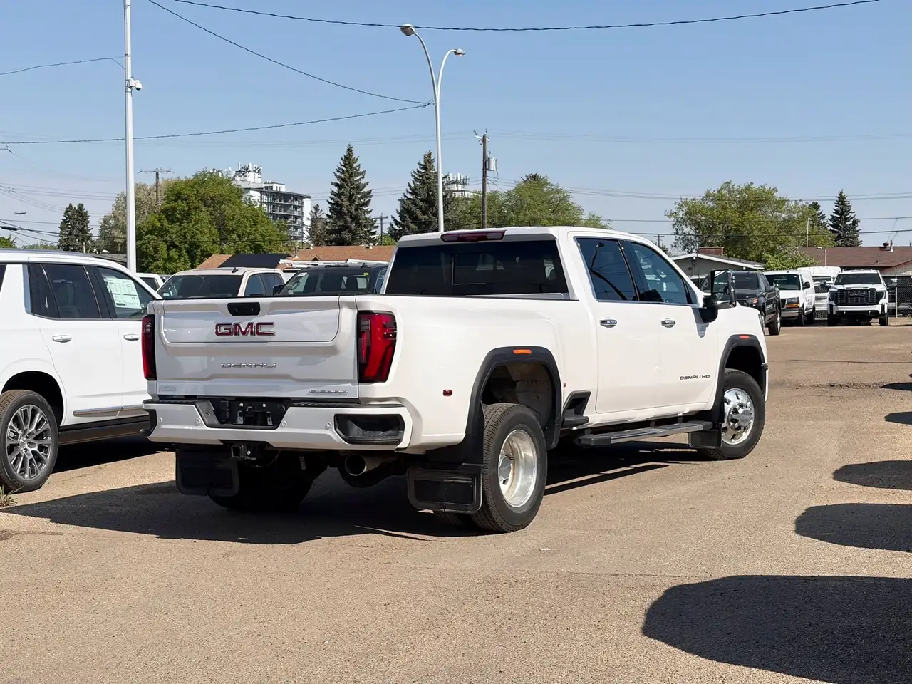 GMC Sierra 3500HD снимка GMC Sierra 3500HD