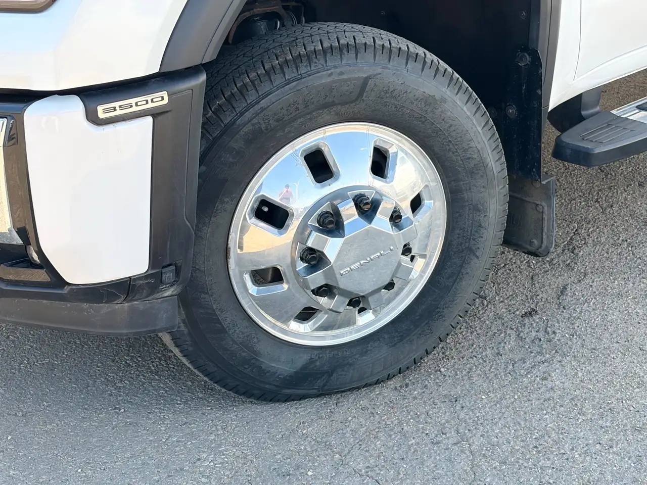 GMC Sierra 3500HD снимка GMC Sierra 3500HD