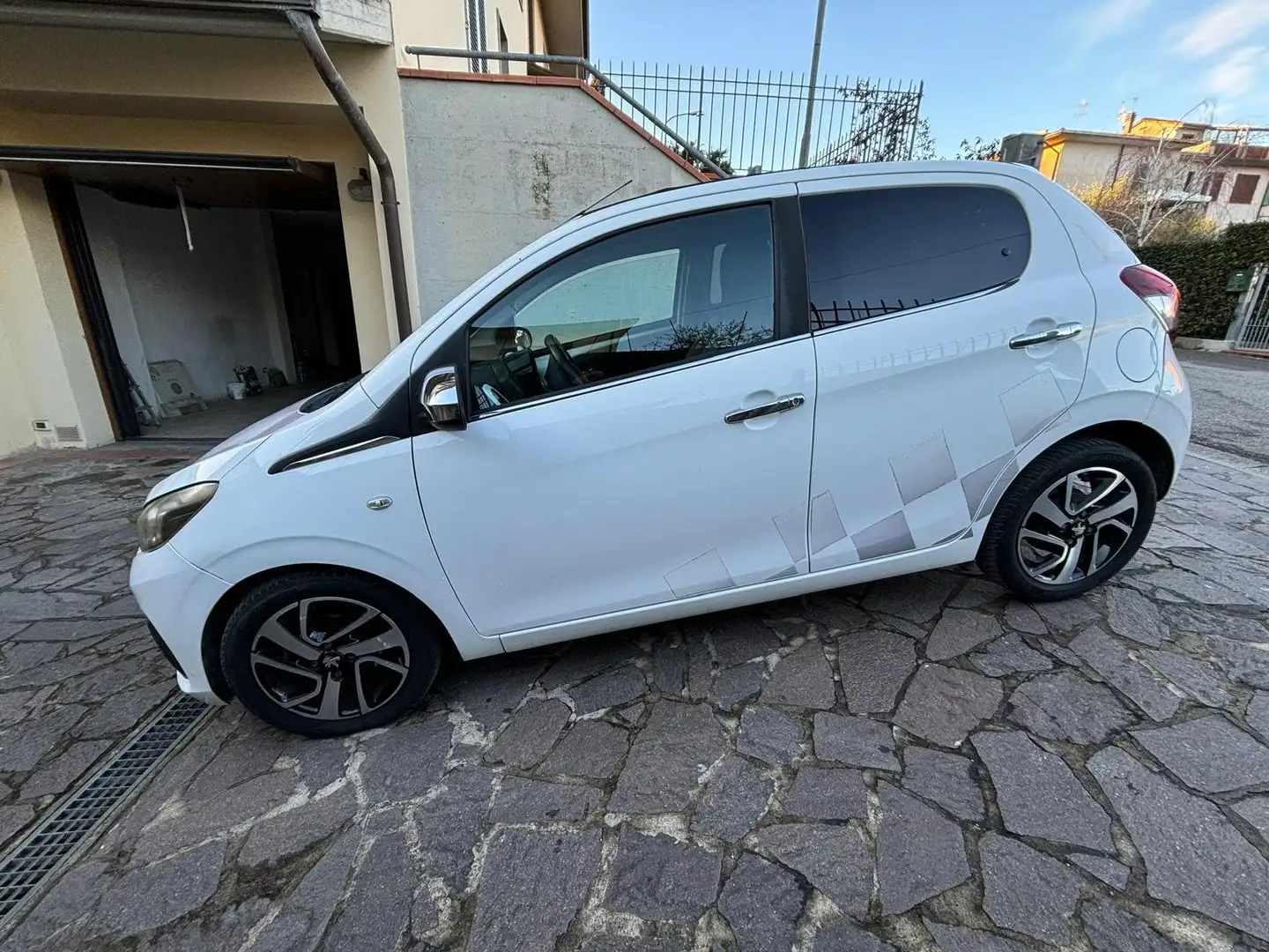 Peugeot 108 108 5p 1.2 puretech Active E6 - 1