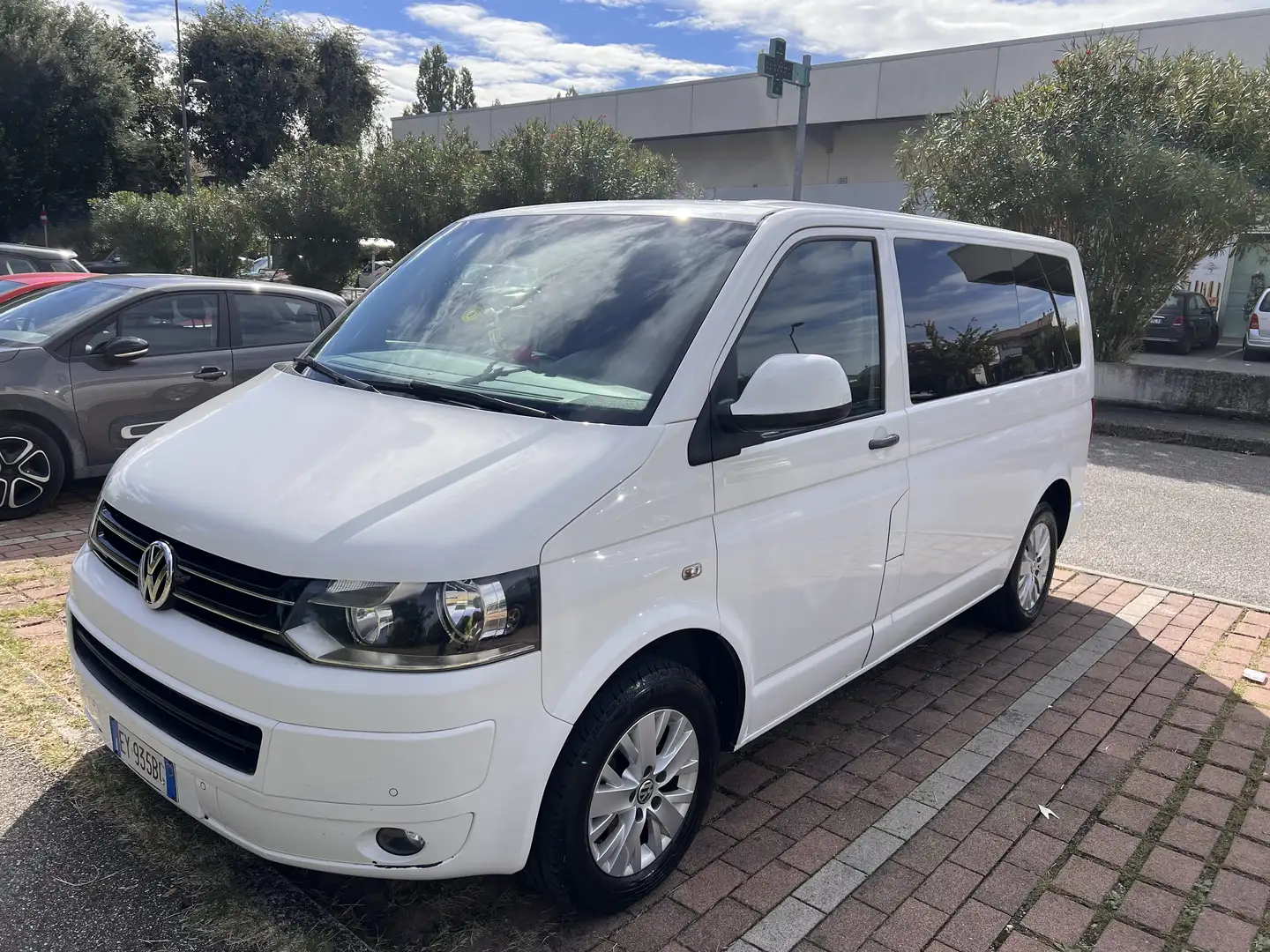 Volkswagen T5 Caravelle Blanc - 1