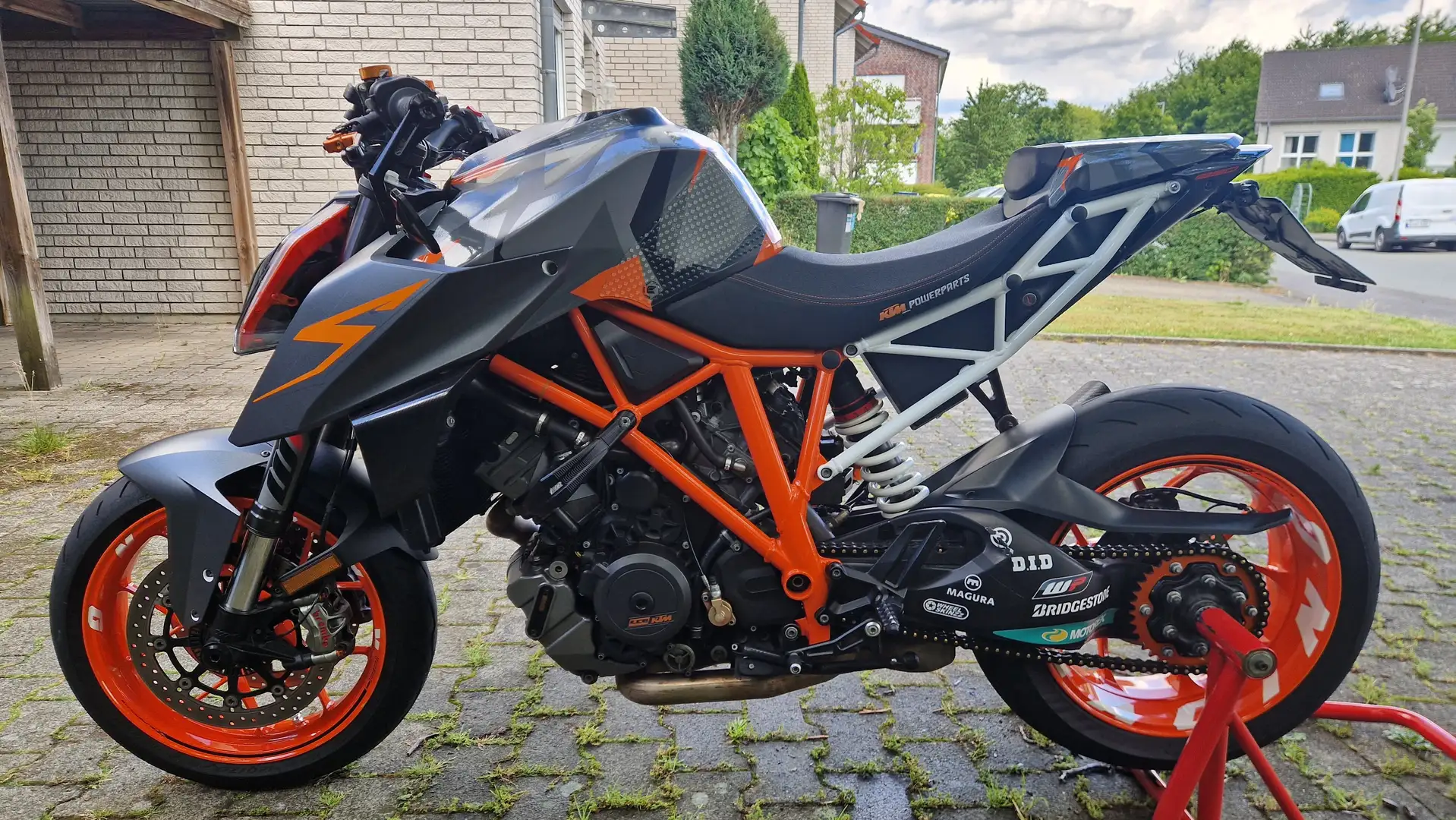 KTM 1290 Super Duke R Orange - 2