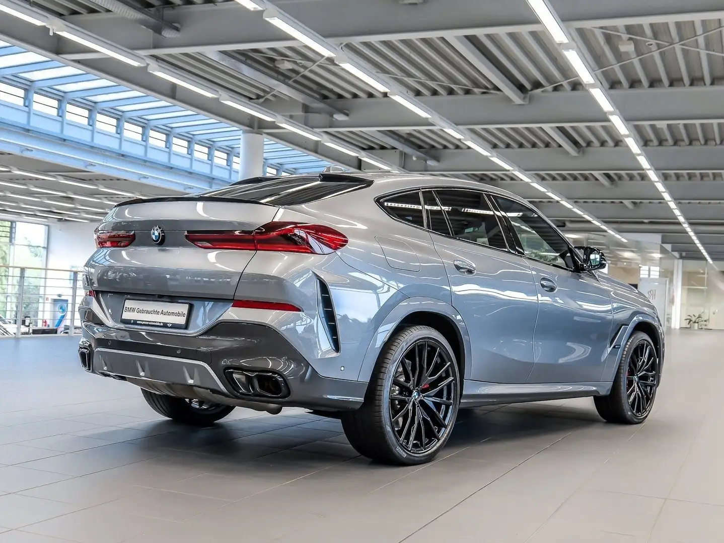 BMW X6 M60i xDrive M Sport PANO ACC AHK Grau - 2