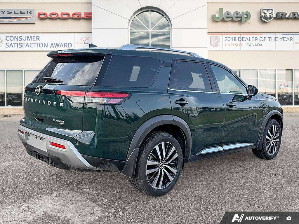 2024 Nissan Pathfinder Platinum — снимка 1