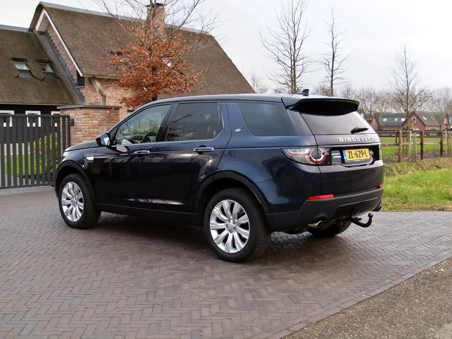 Land Rover Discovery Sport 2.0 Si4 4WD HSE Luxury | Camera | Cruise Control | Blauw - 2
