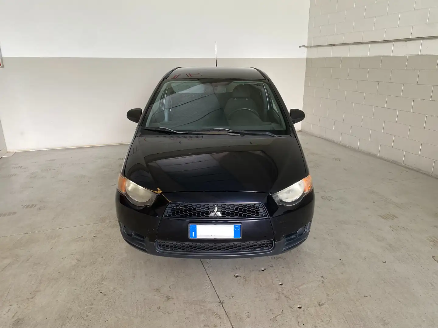 Mitsubishi Colt Colt VIII 2009 5p 1.1 Invite Gpl Černá - 1