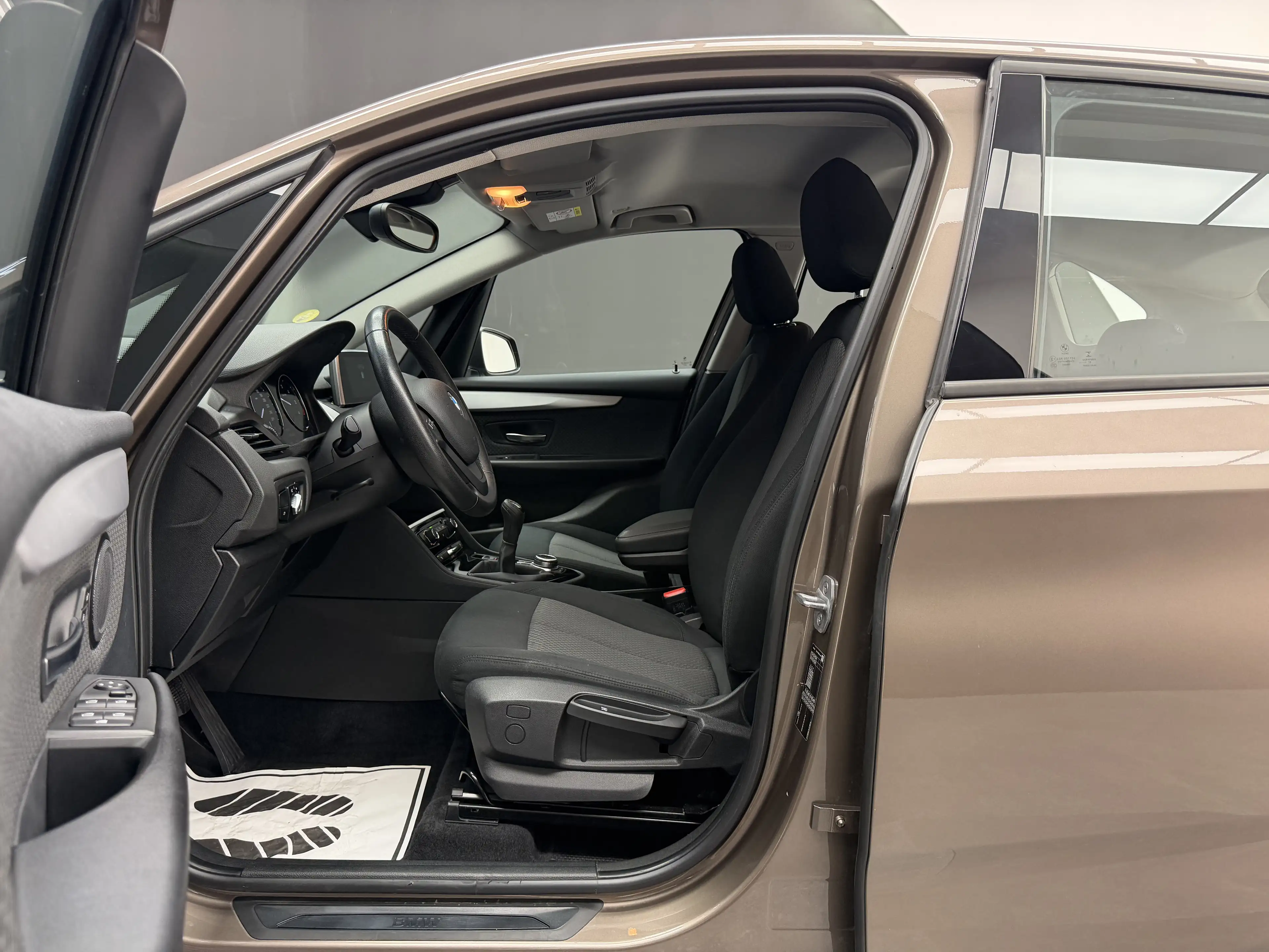 BMW 216 d Active Tourer *1ER PROP + GPS + CLIM + GARANTIE* — photo 8