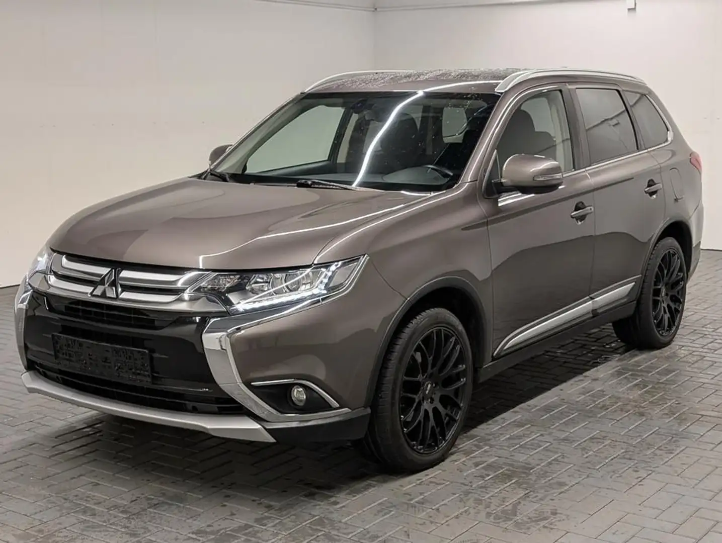 Mitsubishi Outlander AHK/CarPlay/Kam/SHZ/19-Zoll Braun - 1