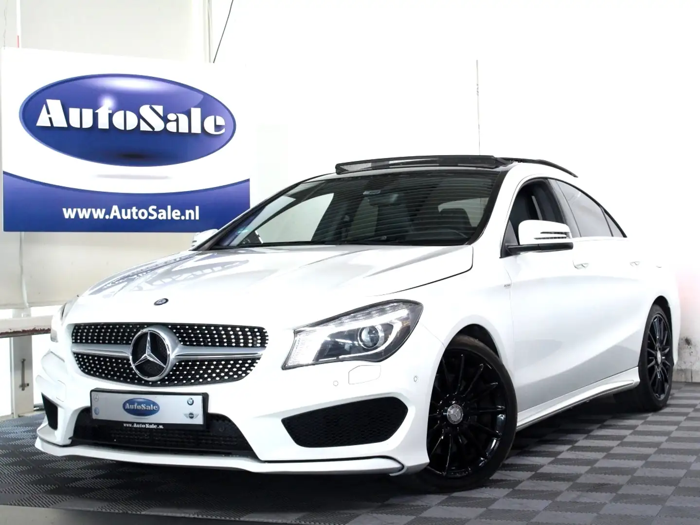 Mercedes-Benz CLA 250 AMG AUT H/K PANO LEDER NAV CRUISE STOELVW '13 Bílá - 1