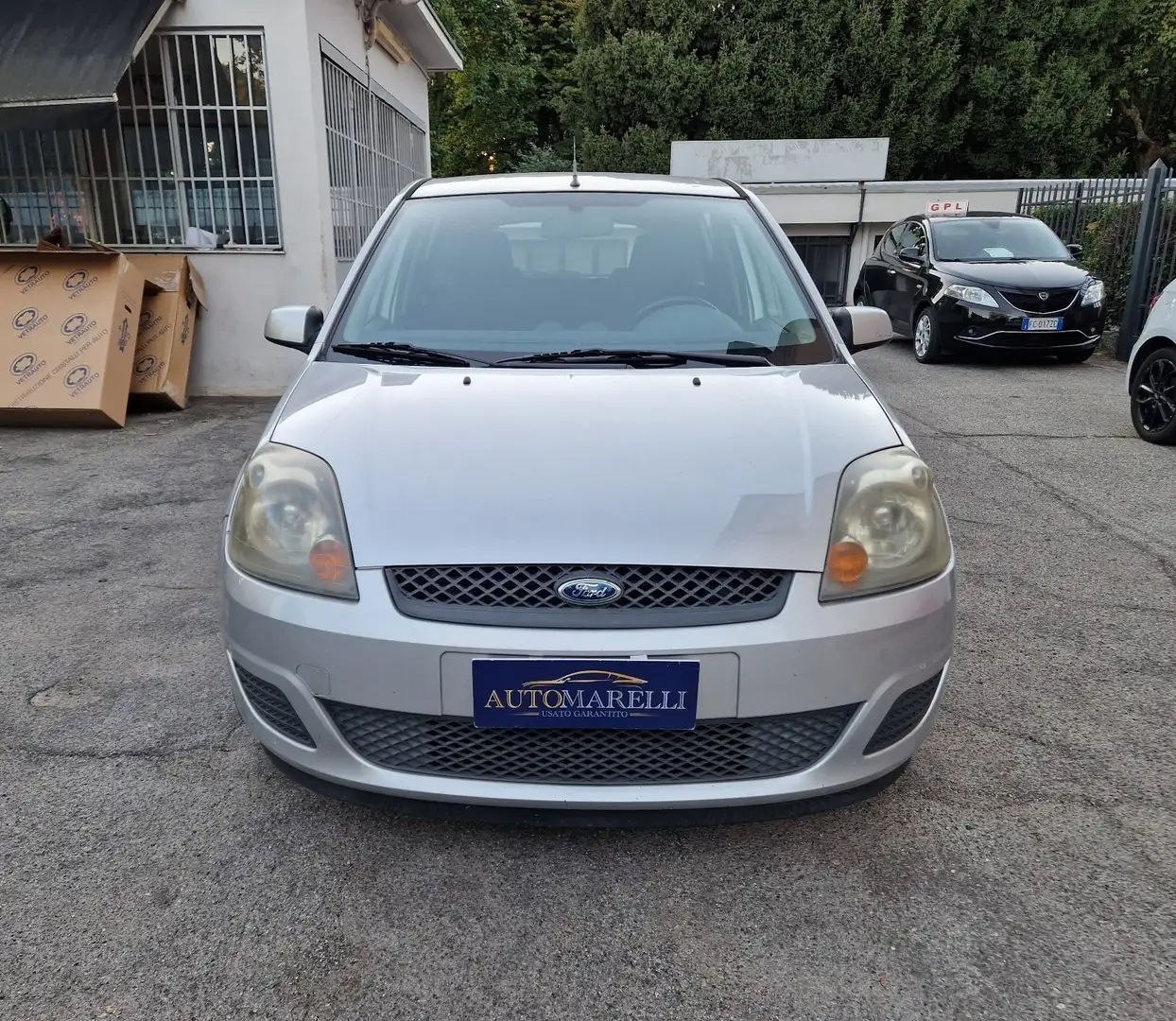 Ford Fiesta Fiesta V 2006 5p 1.2 Titanium Gris - 2