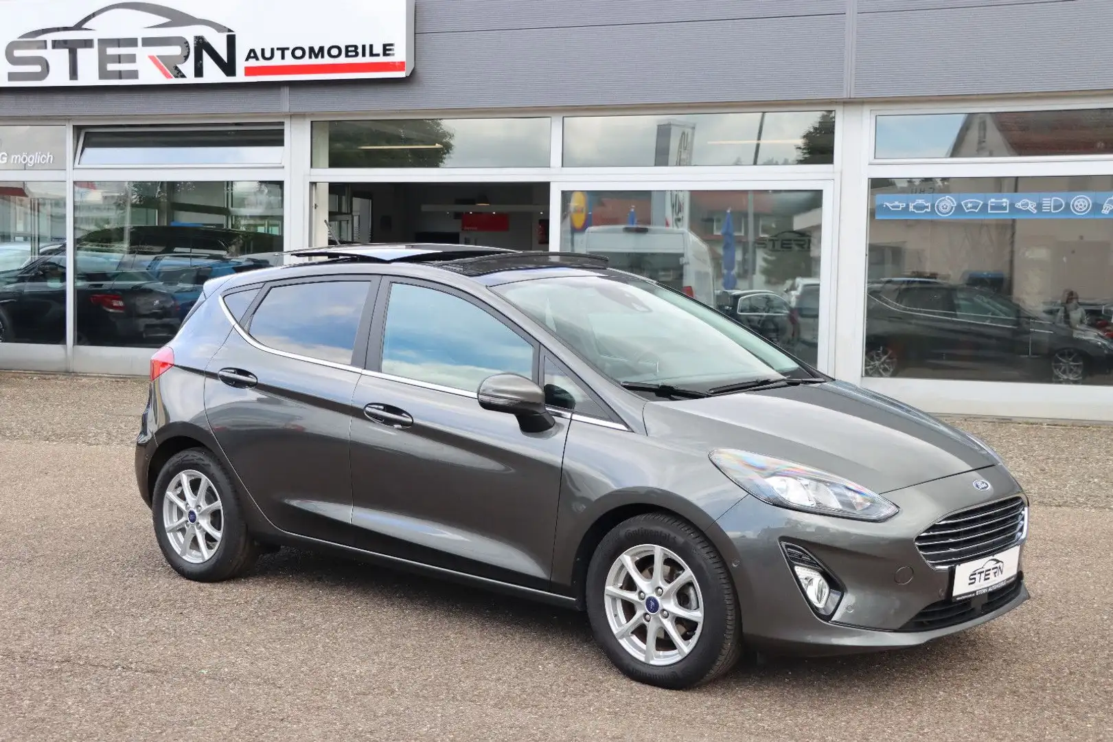 Ford Fiesta Titanium l 1.HAND l KAMERA l PANORAMA Grau - 1