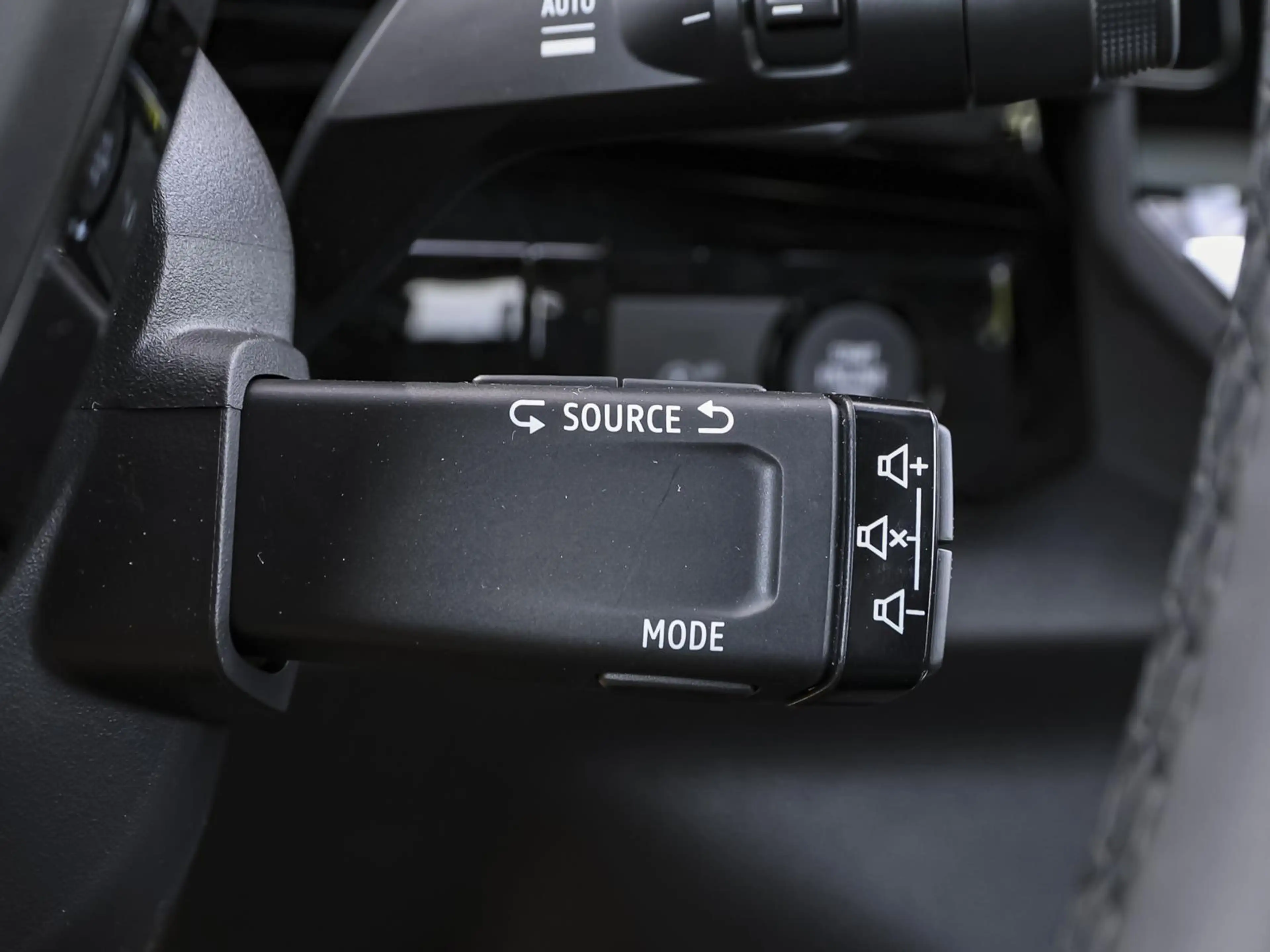 Renault Austral Evolution Mild Hybrid 150 Automatik GJR — photo 11