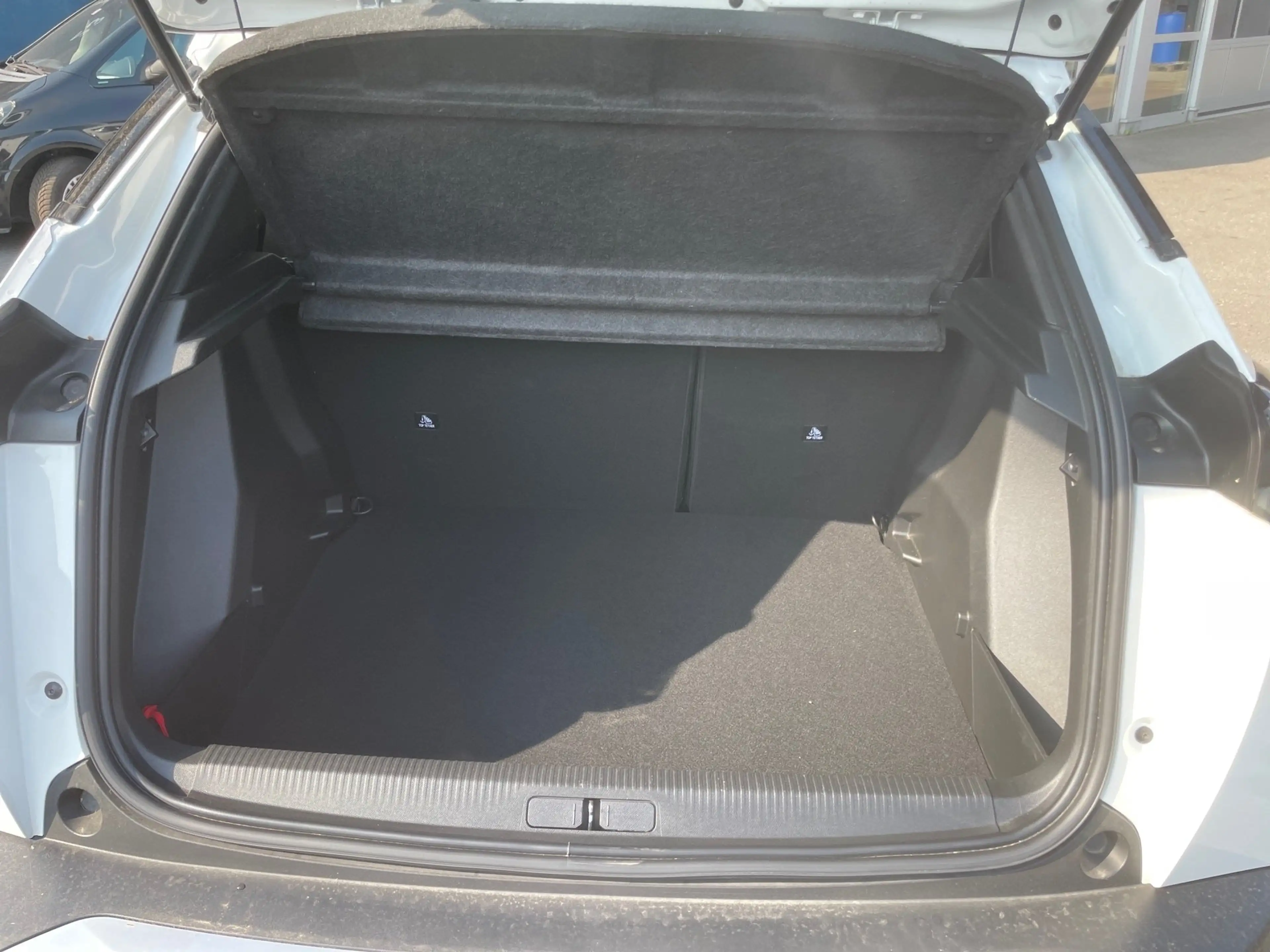 Peugeot 2008 1.2 PureTech 100 Active PDC Kamera SpurH — photo 12