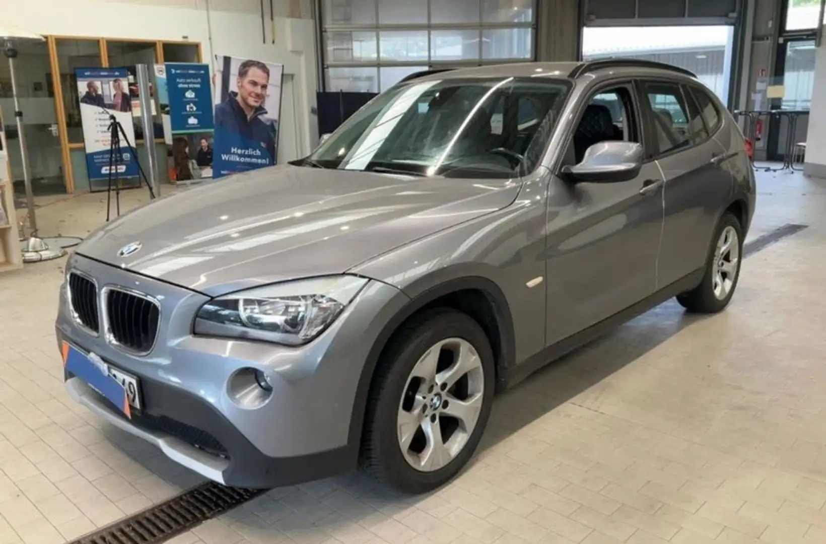 BMW X1 sDrive20i Gris - 1